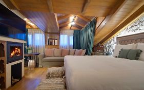 ARCHONTARIKI Historic Boutique Hotel